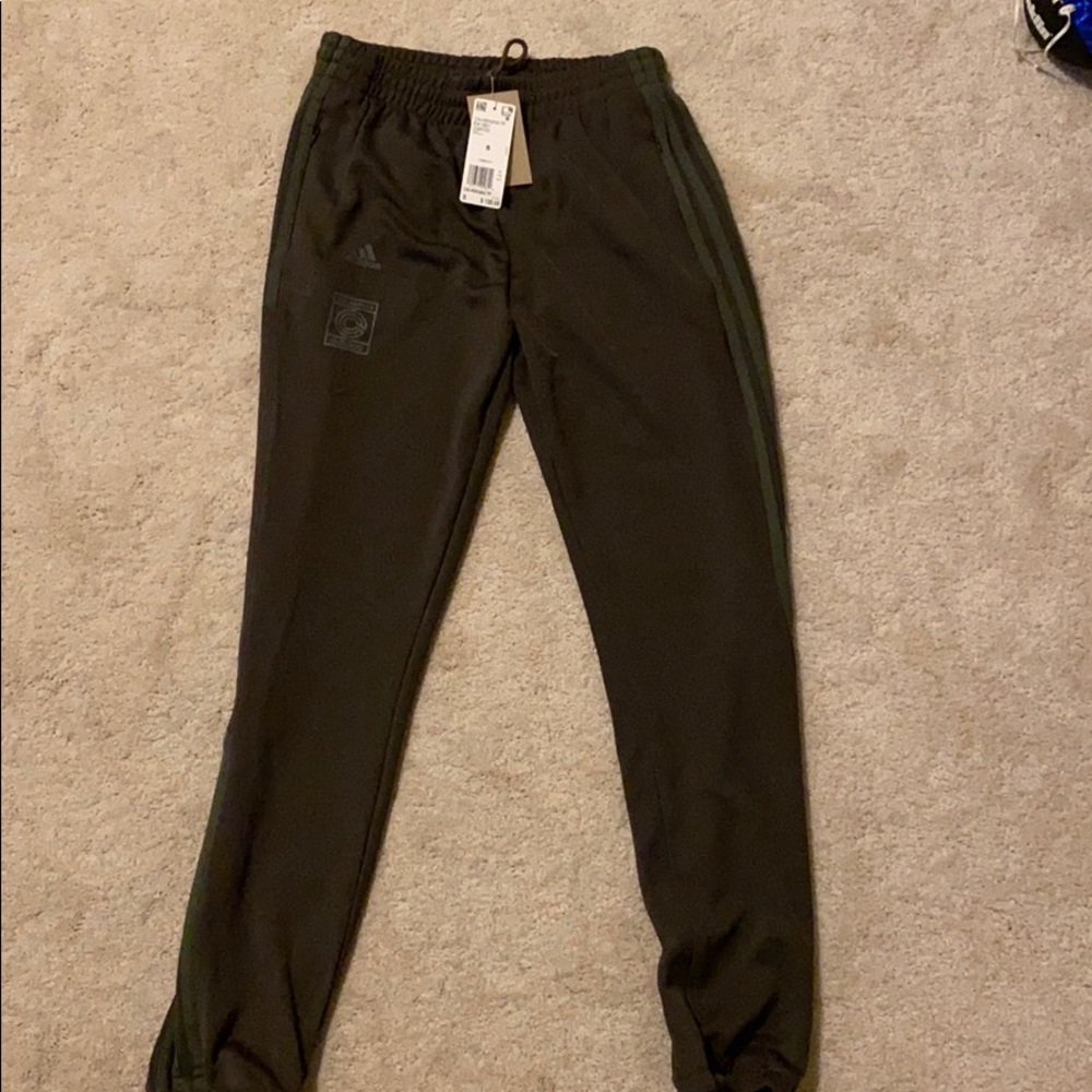 Men’s adidas calabasas joggers size S BNWT